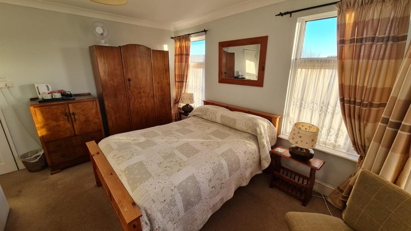 Avon Manor Guest House Lee-on-the-Solent Ngoại thất bức ảnh