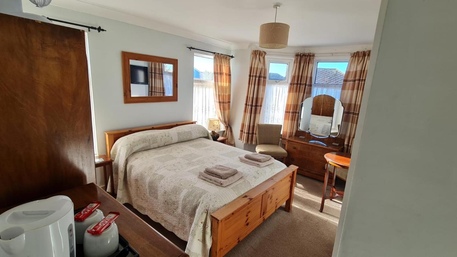 Avon Manor Guest House Lee-on-the-Solent Ngoại thất bức ảnh